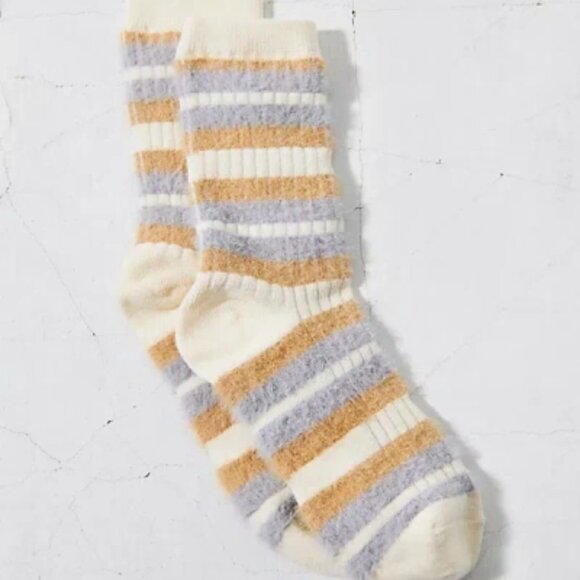 NWT Urban Outfitters Cozy Eyelash Cream Striped Crew Socks - Picture 1 of 5